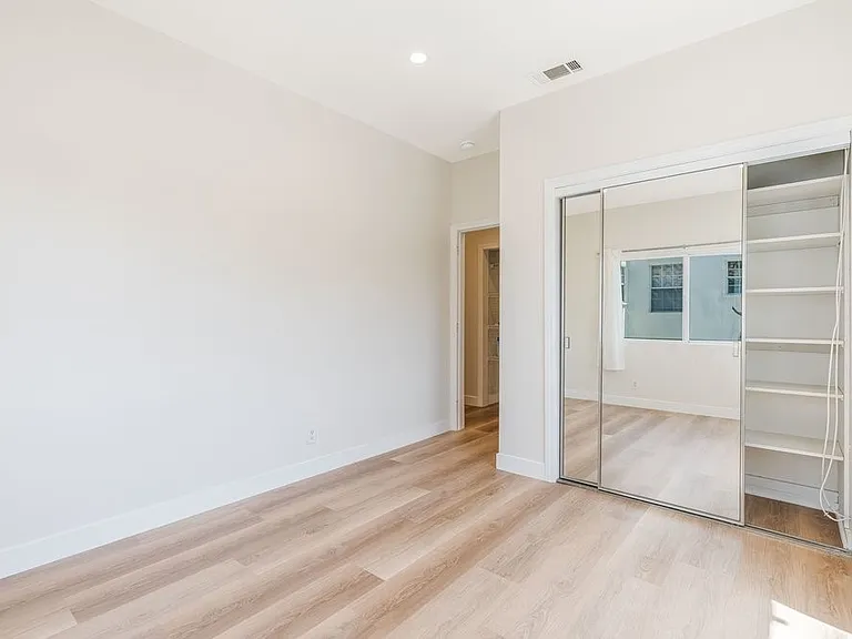 1100 S Highland Ave — Photo 24