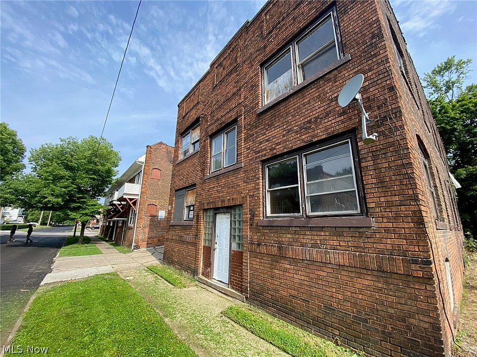 4th image of 15213 Ridpath Ave