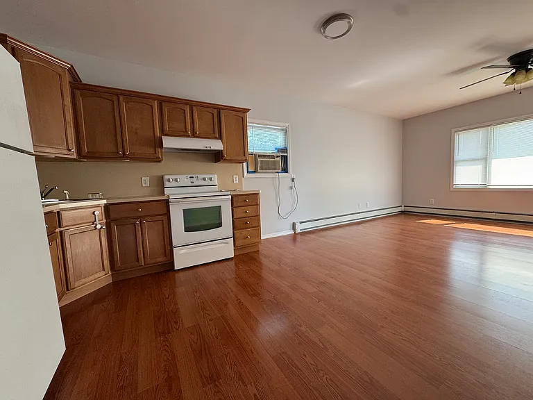 2133 Jackson Ave — Photo 6
