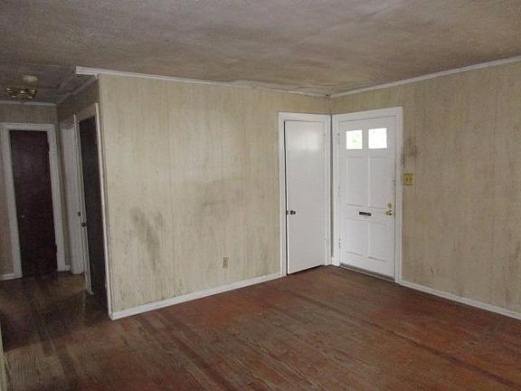 3rd image of 1303 Highland Park Dr