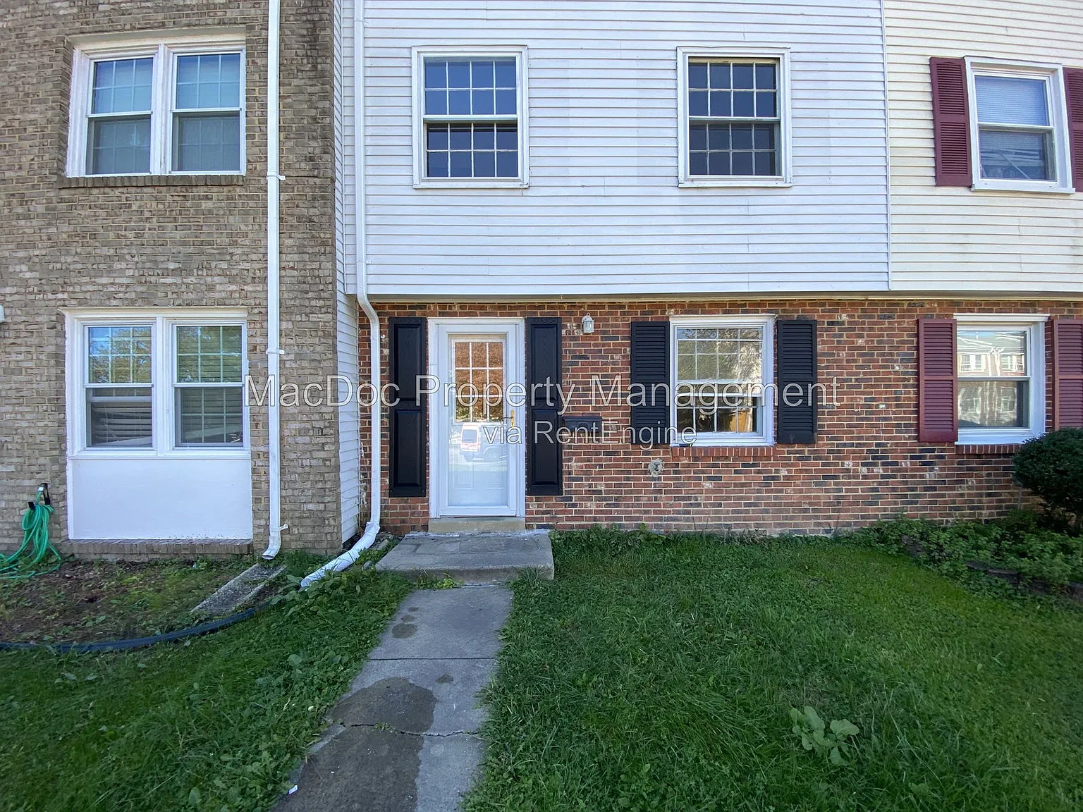 4 bed, 2.0 bath, 1296 sqft, $2,395 — Photo 2