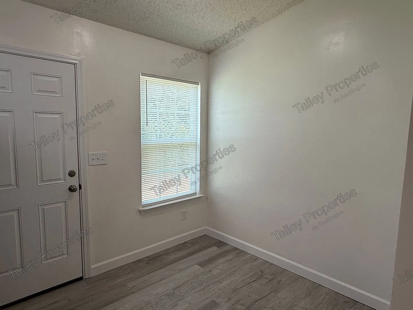 3 bed, 2.0 bath, 984 sqft, $1,749 — Photo 4