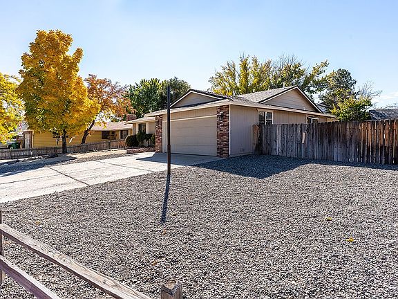 3rd image of 3037 Chollar Cir