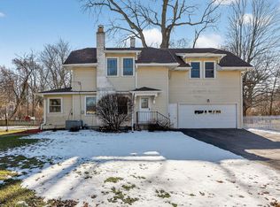 32W183 Glos St, Wayne, IL