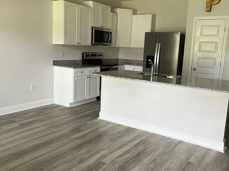 1226 Fairchild Village Dr — Photo 5
