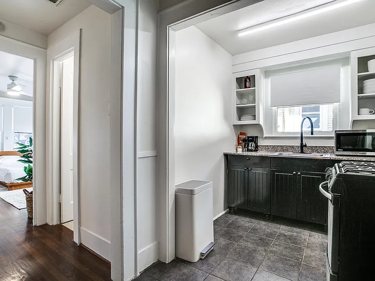 600 N Montclair Ave #C — Photo 10