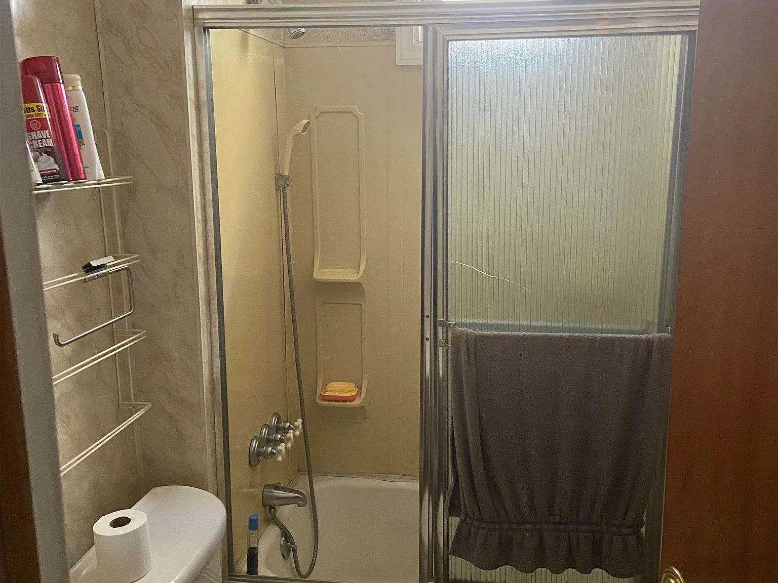 3 bed, 1.0 bath, 1100 sqft, $2,500 — Photo 4