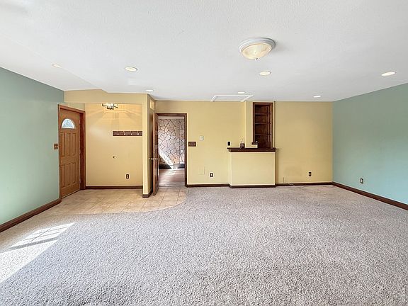 4th image of 654 W Strohm St
