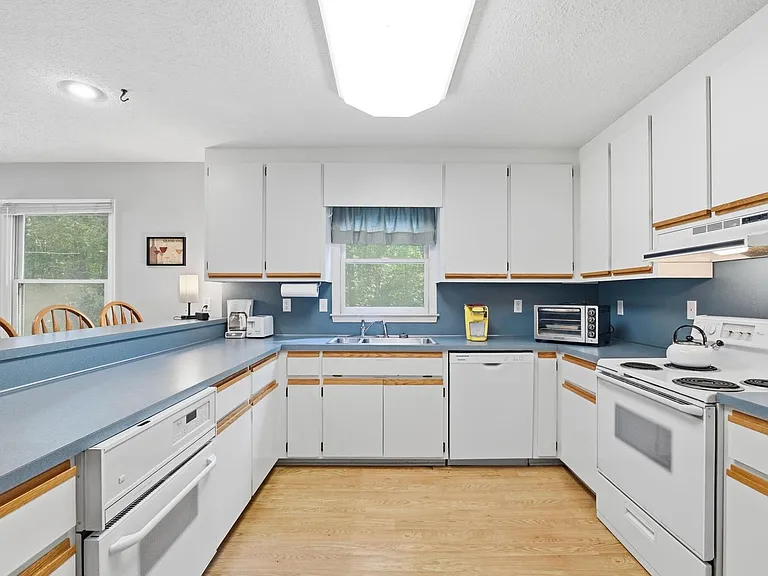 2726 Pheasant Run St — Photo 5