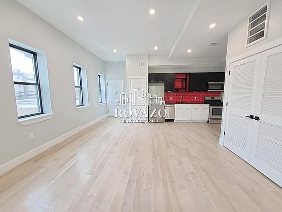 3rd image of 179A Van Buren St #2C