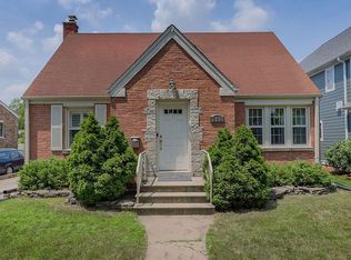 682 S Hillside Ave, Elmhurst, IL