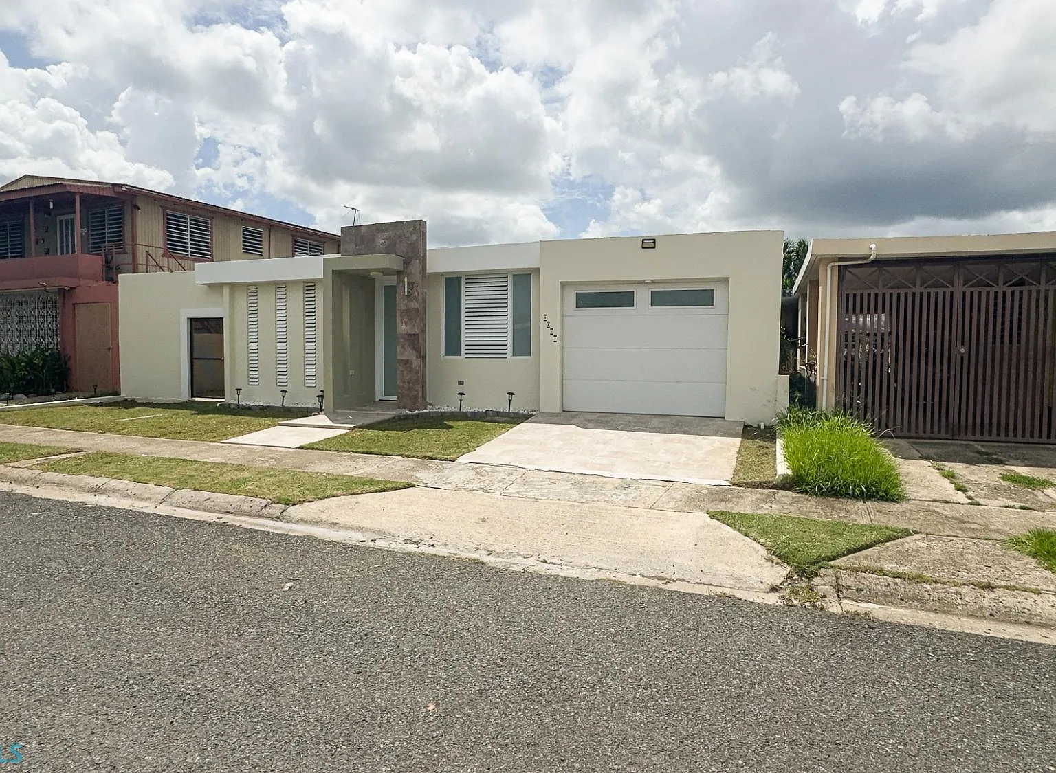 3 bed, 2.0 bath, 2089 sqft, $1,350 — Photo 3