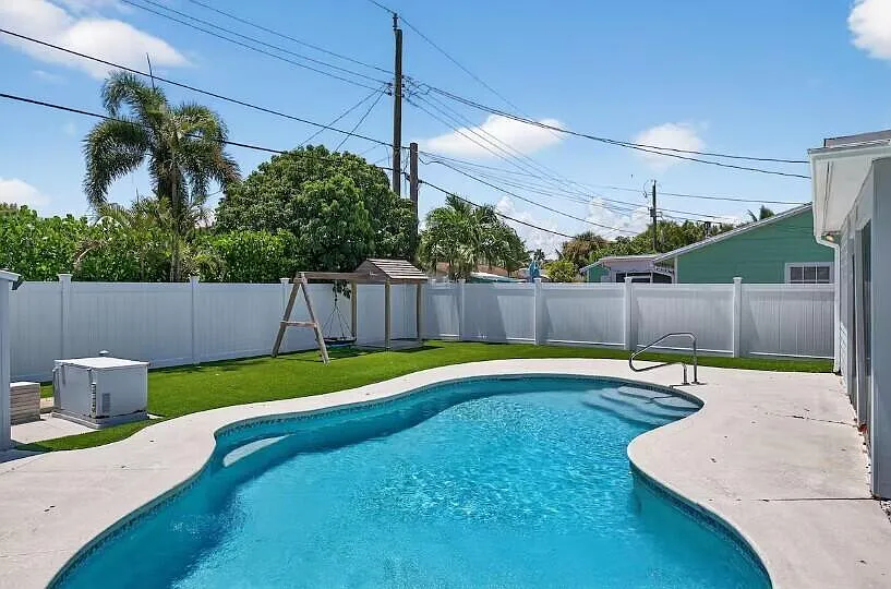 4 bed, 2.0 bath, 1642 sqft, $6,000 — Photo 1
