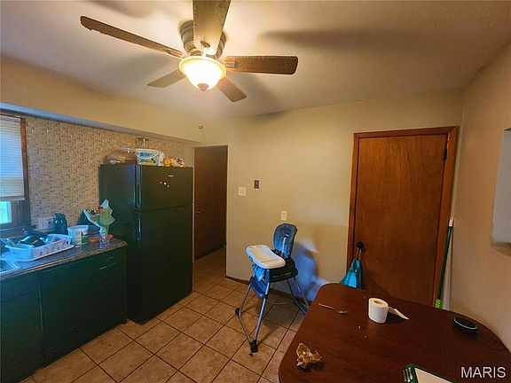 4th image of 1437 Farmview Ave