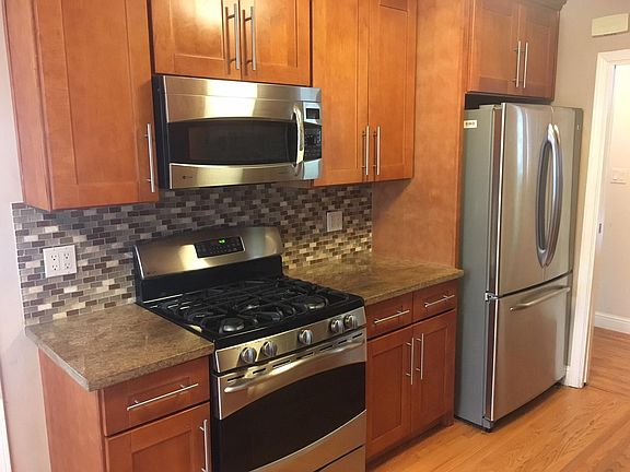 3rd image of 525 Drucilla Dr