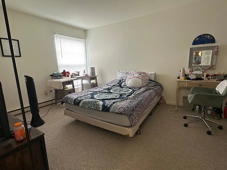 University Park Apartments near Cornell University — Photo 777