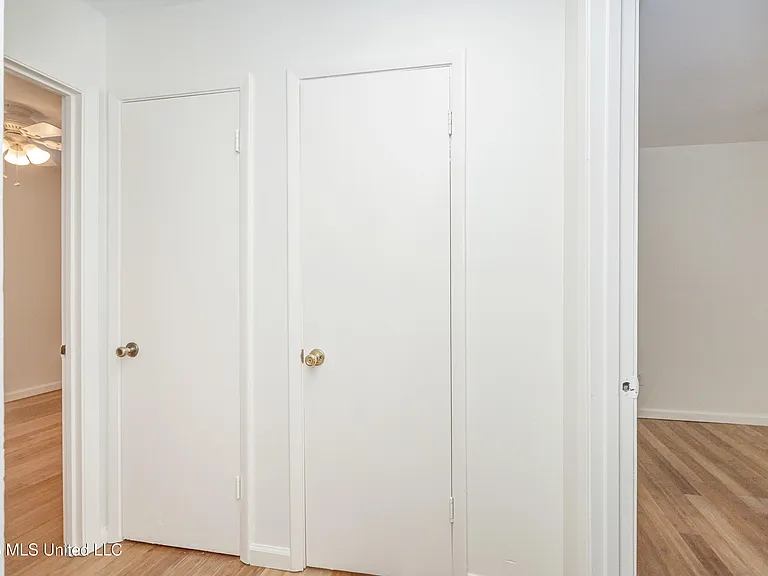 1213 King Henry Dr — Photo 33