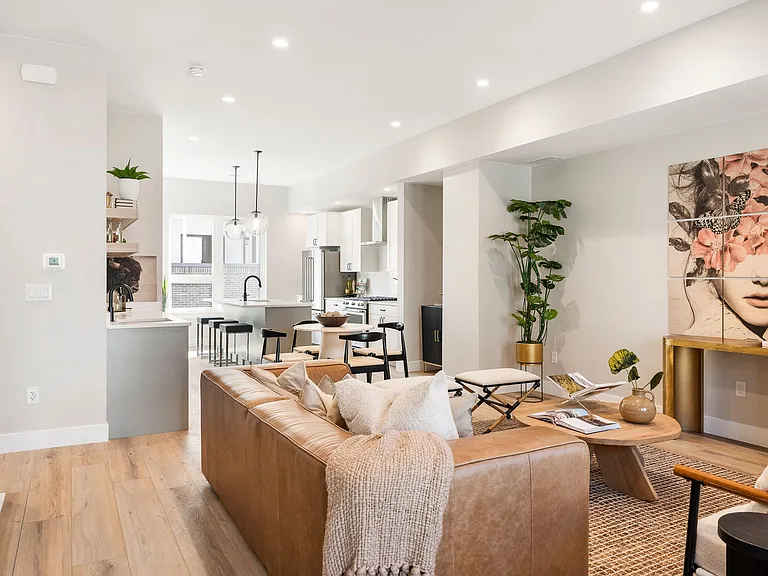 A Line Townhomes Central Park — Photo 7