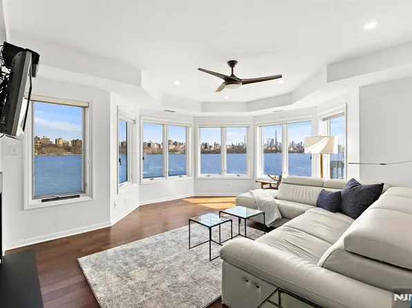 404 Jefferson Ct #Penthouse 4, Edgewater, NJ 07020