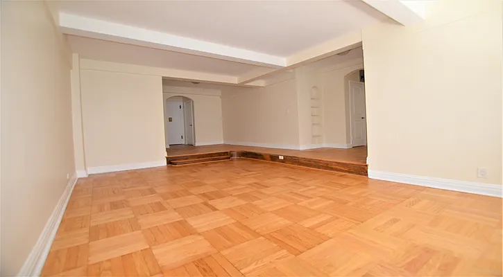 Rented by Manhattan Realty Group | media 13