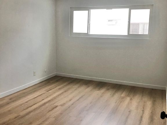 5th image of 114 S Gramercy Pl APT 107