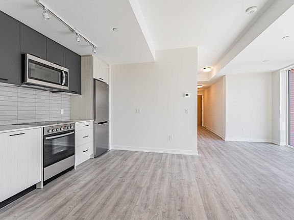 4th image of 2300 Saint Clair Ave W #403