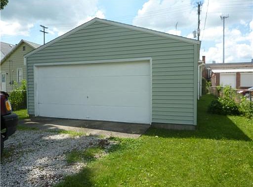 5th image of 516 Young St