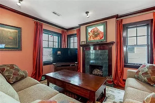 4938 Forest Ave — Photo 7
