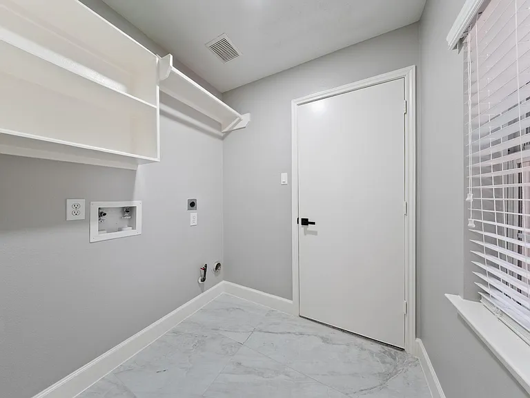 8311 Sierra Hill Ct — Photo 28