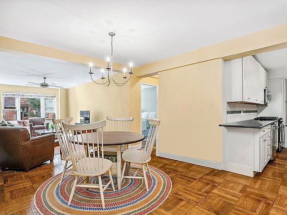 3rd image of 135 Willow St APT 209