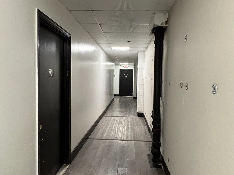 Grammery Court Apartments — Photo 12