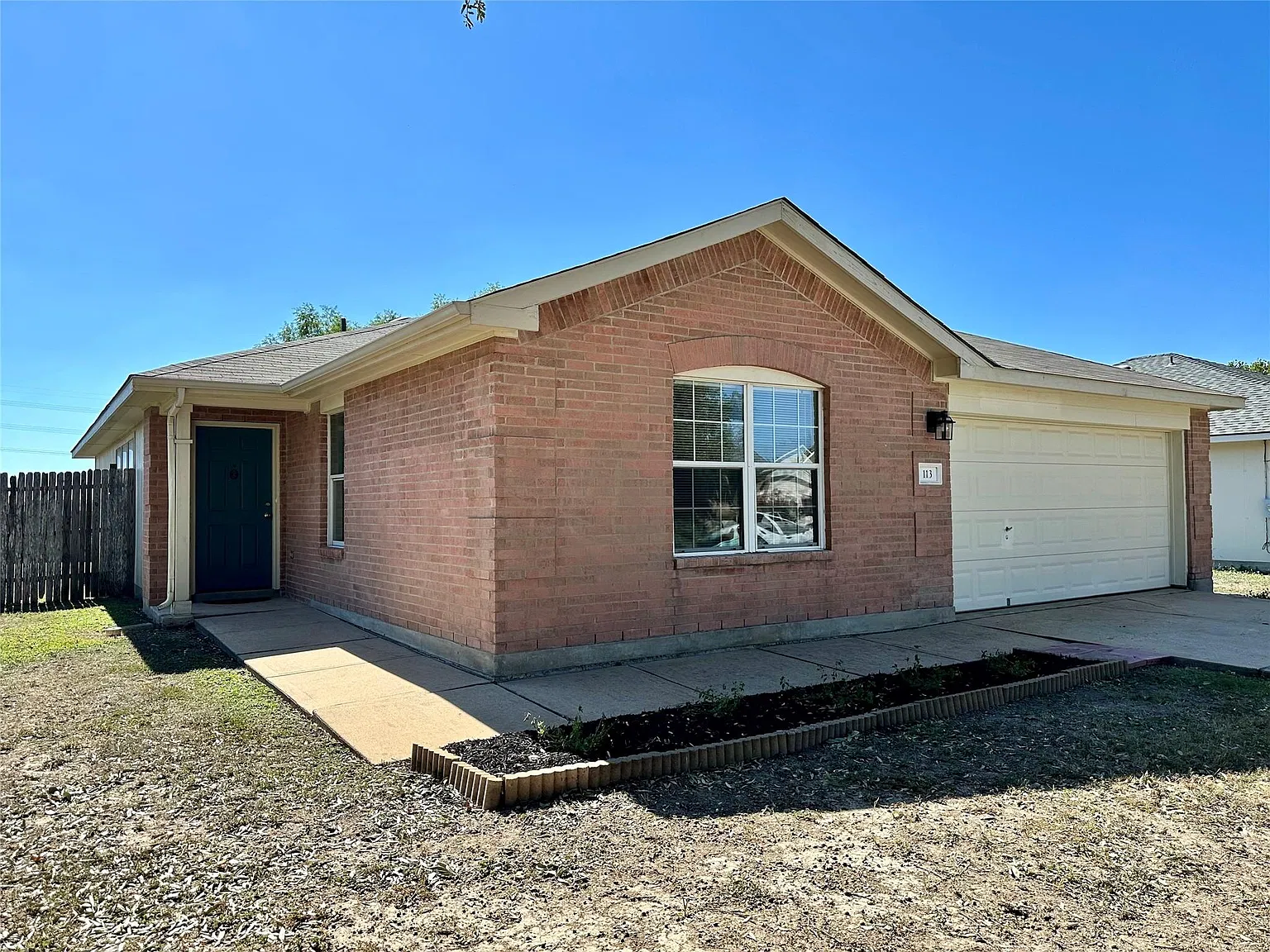 4 bed, 2.5 bath, 1874 sqft, $1,925 — Photo 2