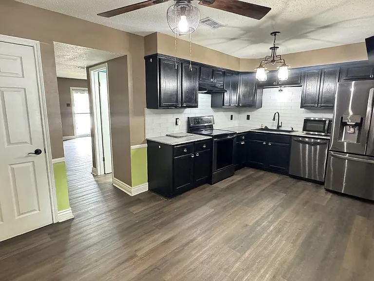 114 Westchase Dr — Photo 5