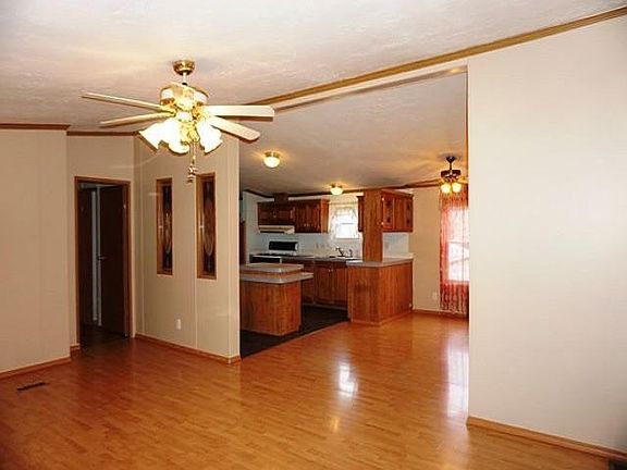 3rd image of 33 Oakwood Ave