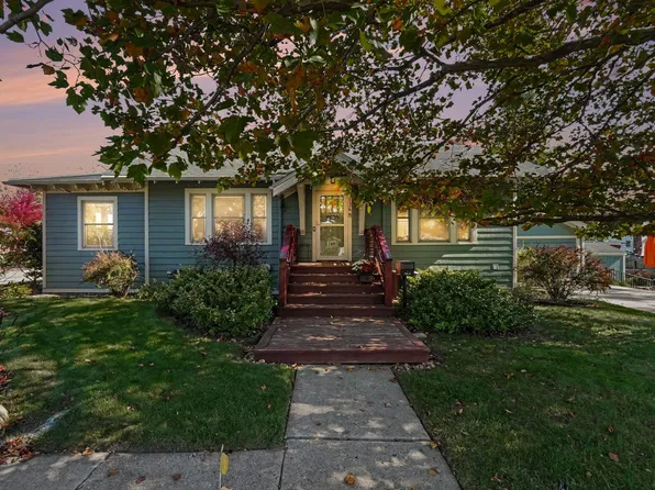 136 N Hagadorn St, South Lyon, MI 48178