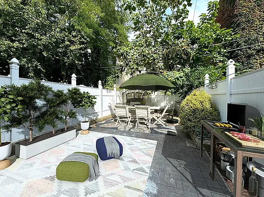 Rented by Pear NYC LLC | media 28