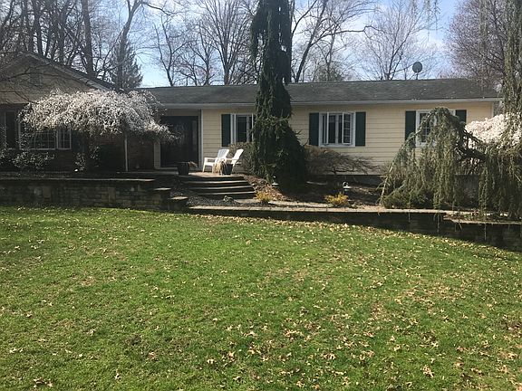 4th image of 10 Water Mill Ct