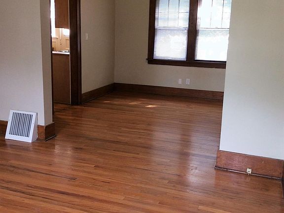 4th image of 137 N 33rd St APT F