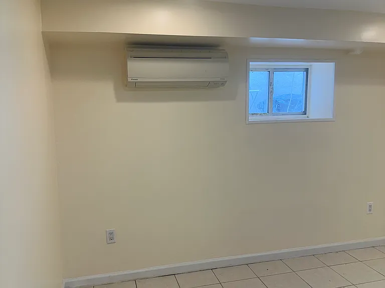 220 Neptune Ave #BASEMENT — Photo 4
