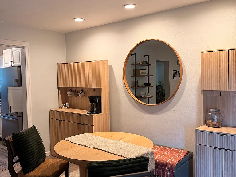 1024 Saint Clair Ave — Photo 4