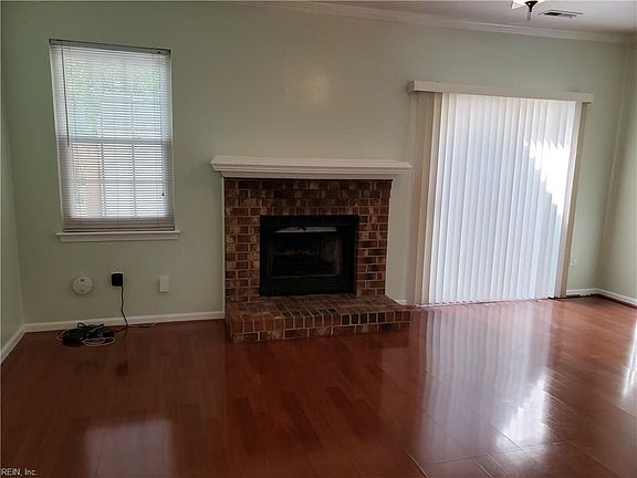 3rd image of 403 Greenview Dr