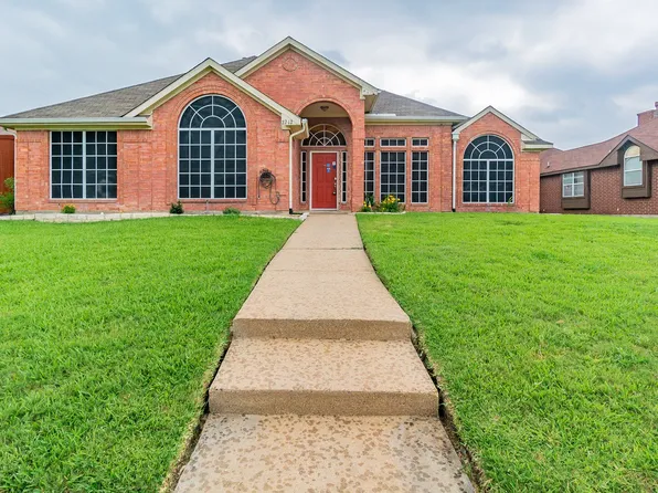 2212 Austin Dr, Mesquite, TX 75181