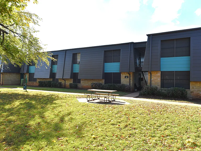 Raintree Meadows Apartments — Photo 19