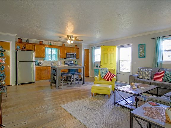 3rd image of 98 Clover Cliff Dr