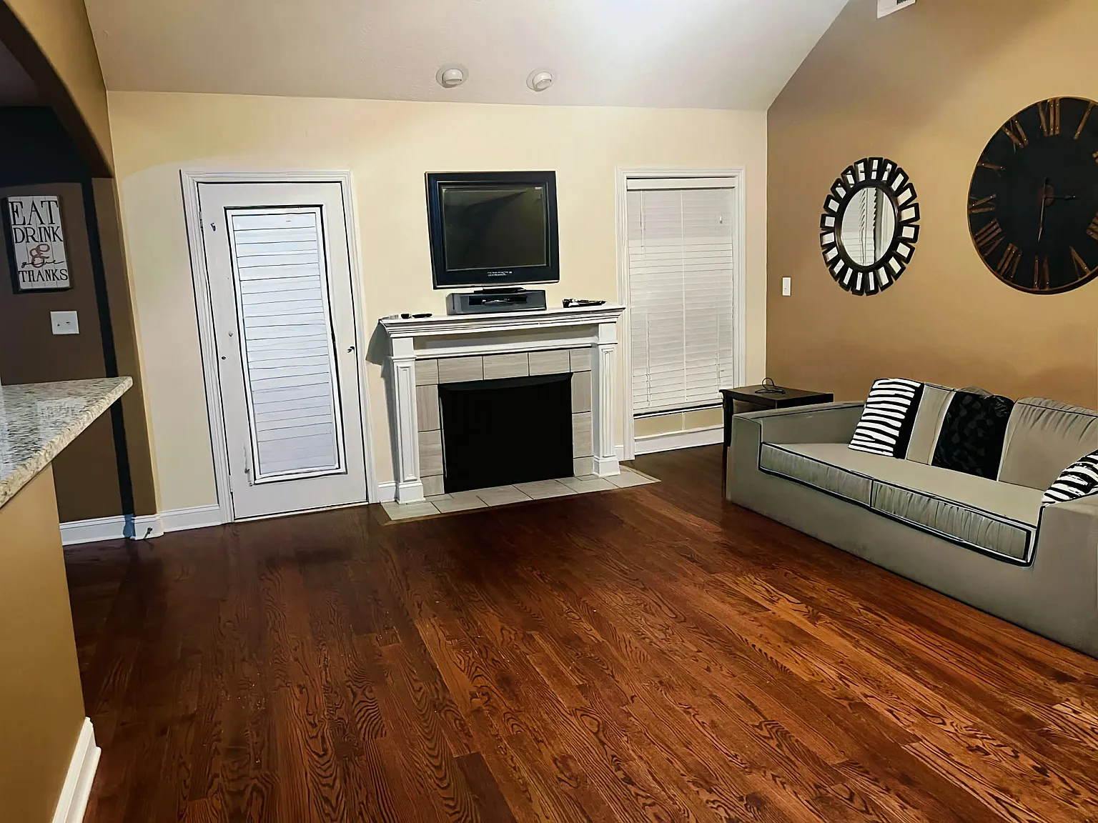 5 bed, 2273 sqft, $800 — Photo 3
