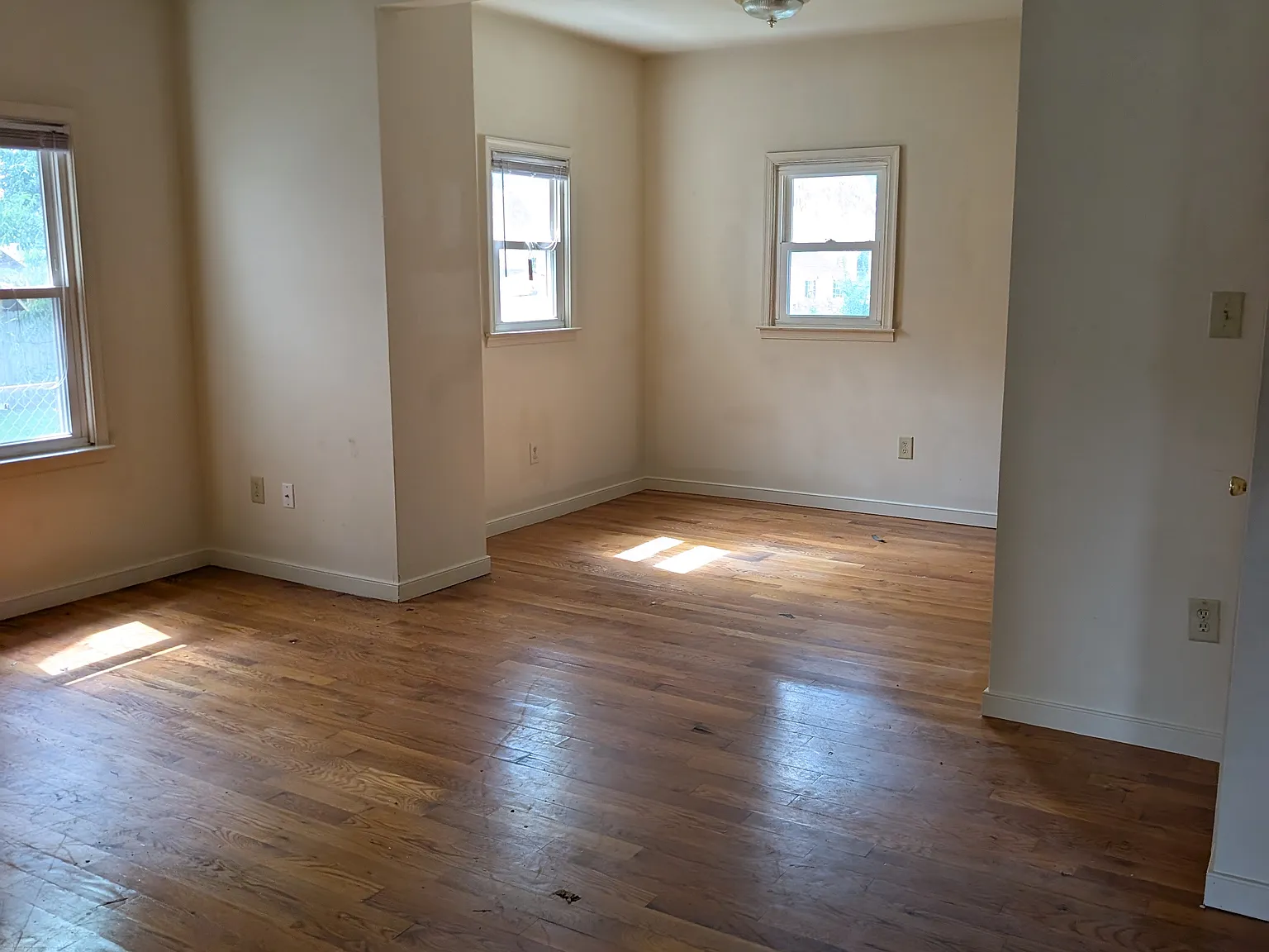 3 bed, 1300 sqft, $1,900 — Photo 4