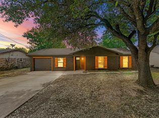 1035 Bryant St, Benbrook, TX 76126