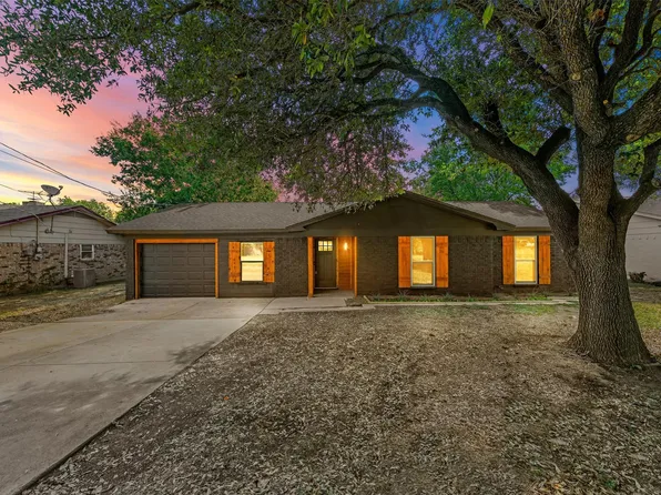 1035 Bryant St, Benbrook, TX 76126