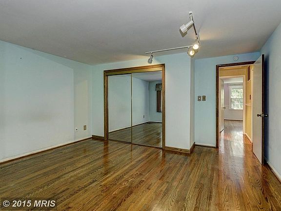 3rd image of 2325 Oak Dr