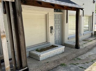 811 N High St #B, Henderson, TX 75652